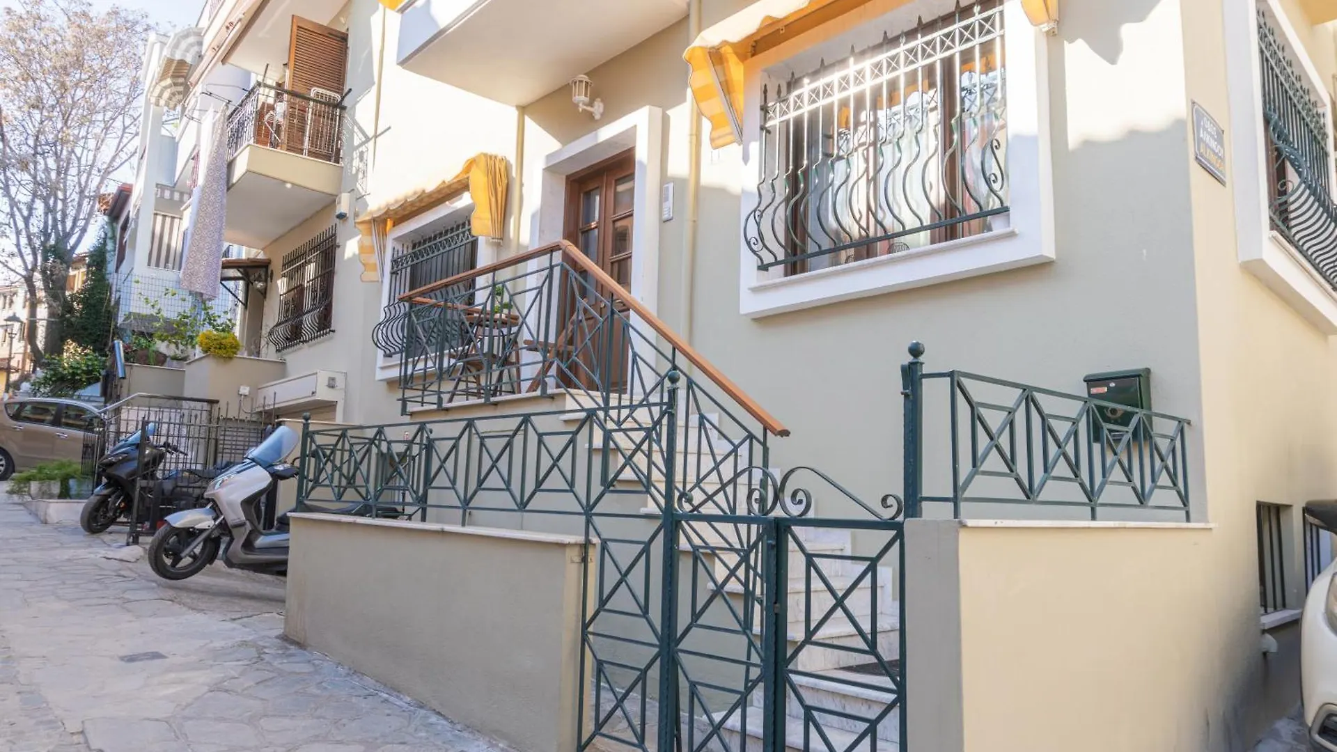 Prism Studios Free Private Parking Thessaloníki 0*,